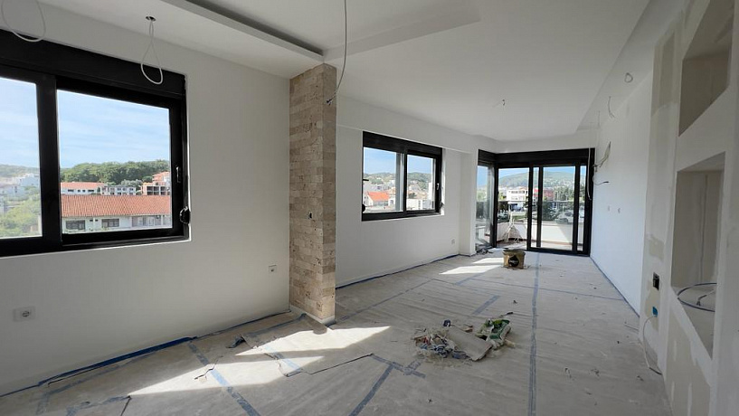 Wohnungen in einem neuen Gebäude in Ulcinj